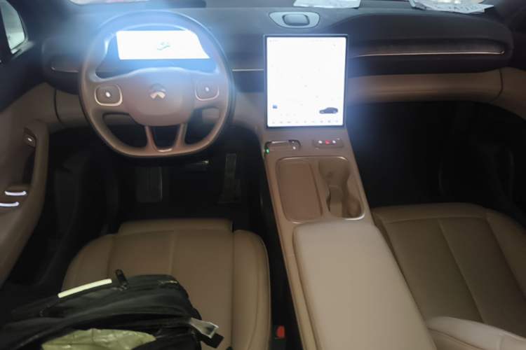 Used Nio ES6 2024 75 kWh Center Console