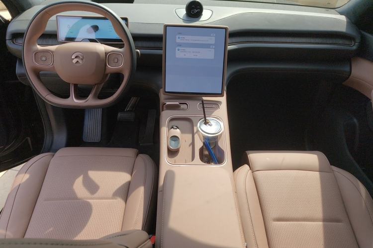 Used Nio ES6 2024 75 kWh Center Console