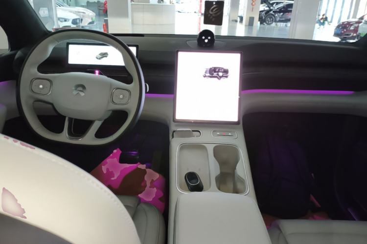 Used Nio ES6 2024 75 kWh Center Console
