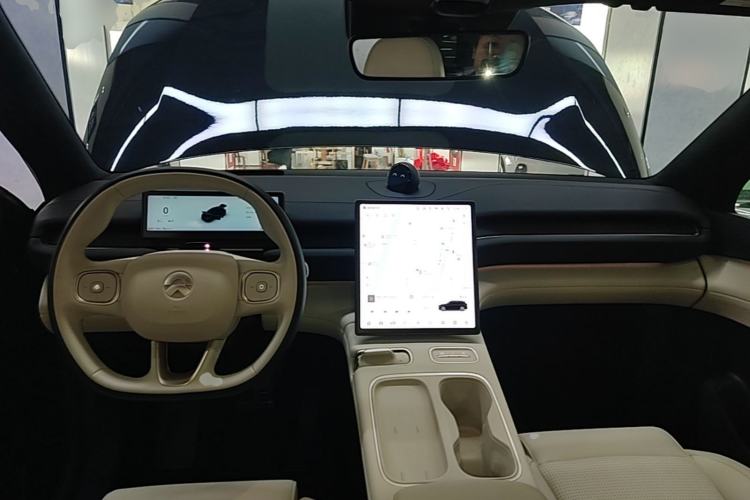 Used Nio ES6 2024 75 kWh Center Console