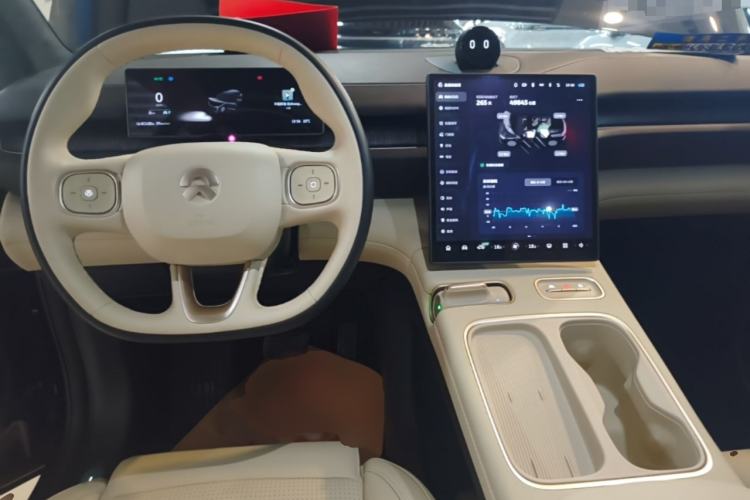 Used Nio ES6 2024 75 kWh Center Console