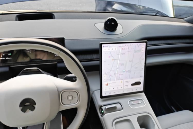 Used Nio ES6 2024 75 kWh Center Console