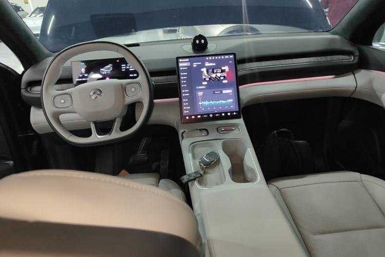 Used Nio ES6 2024 75 kWh Center Console