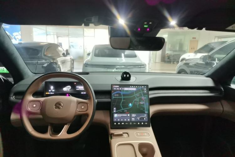 Used Nio ES6 2024 75 kWh Center Console