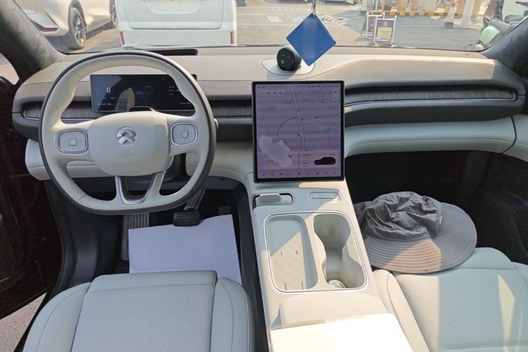 Used Nio ES6 2024 75 kWh Center Console