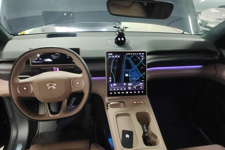 Used Nio ES6 2024 75 kWh Center Console