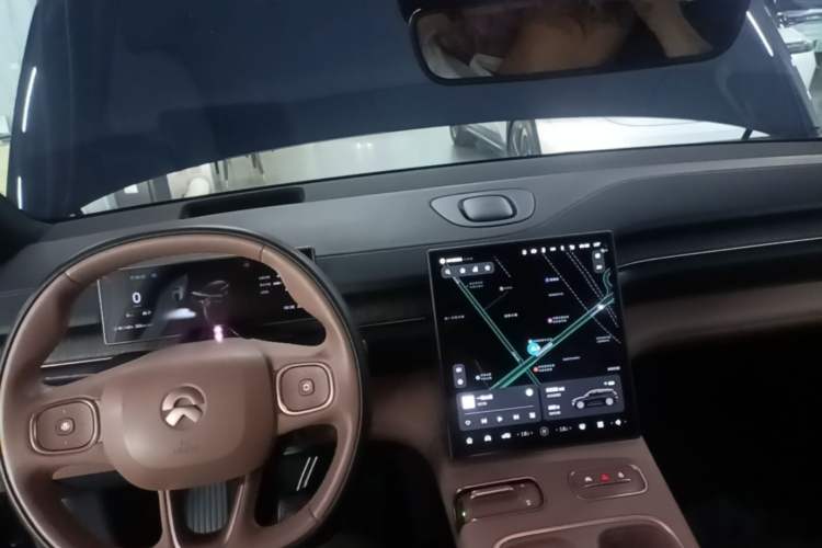 Used Nio ES6 2024 75 kWh Center Console