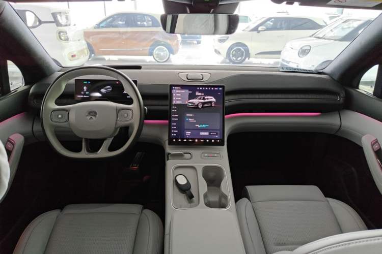 Used Nio ES6 2024 75 kWh Center Console