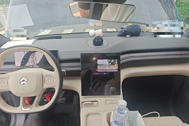 Used Nio ES6 2024 75 kWh Center Console