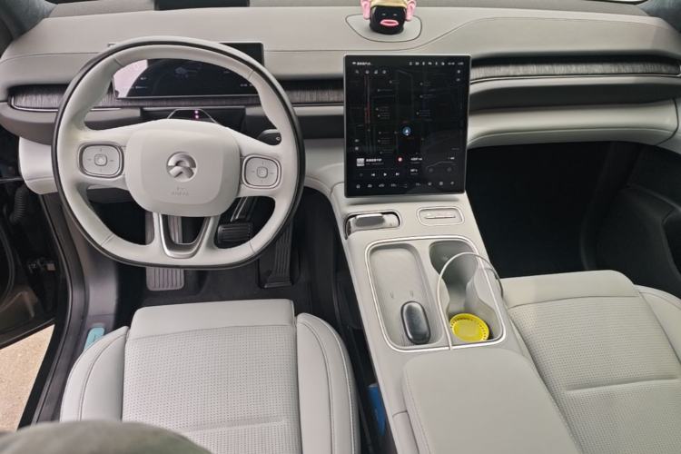 Used Nio ES6 2024 75 kWh Center Console