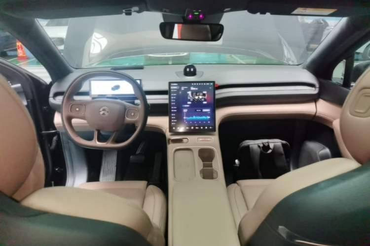 Used Nio ES6 2024 75 kWh Center Console