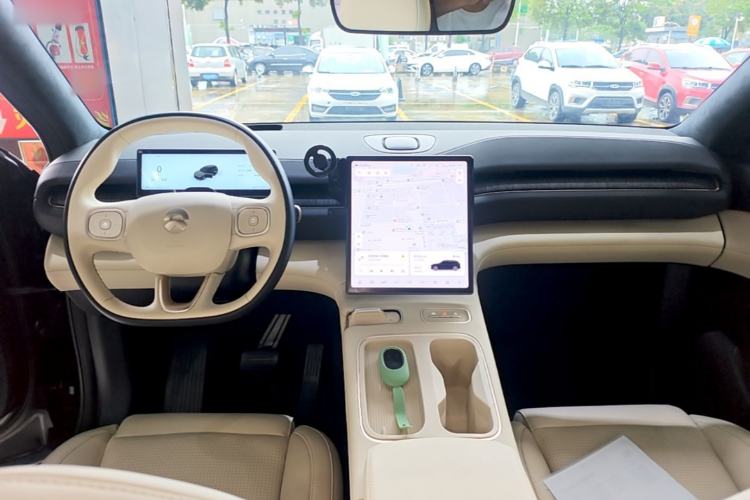 Used Nio ES6 2024 75 kWh Center Console