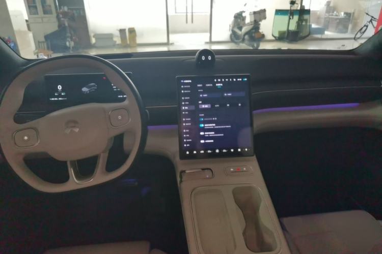 Used Nio ES6 2024 75 kWh Center Console