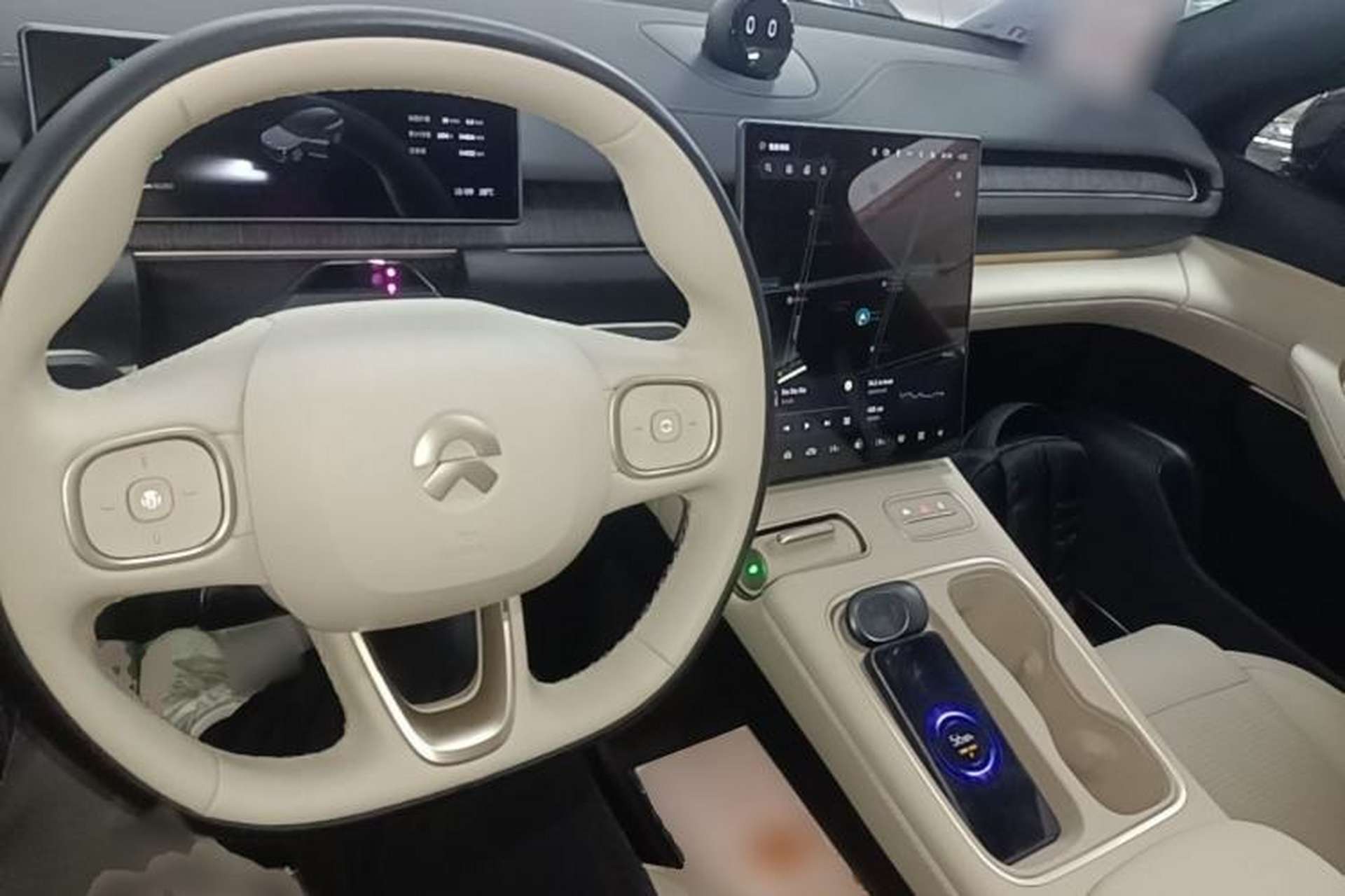 Used Nio ES6 2024 75 kWh Center Console