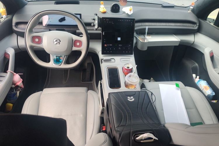 Used Nio ES6 2024 75 kWh Center Console