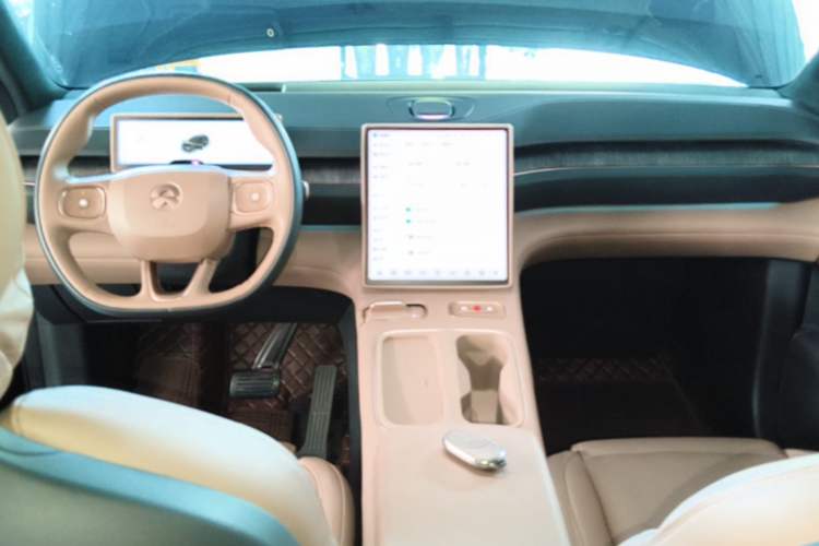 Used Nio ES6 2024 75 kWh Center Console
