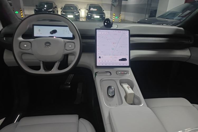 Used Nio ES6 2024 75 kWh Center Console