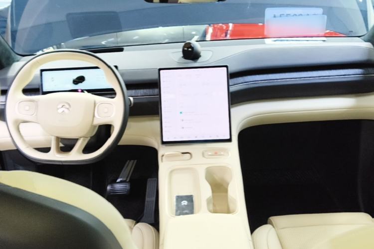 Used Nio ES6 2024 75 kWh Center Console