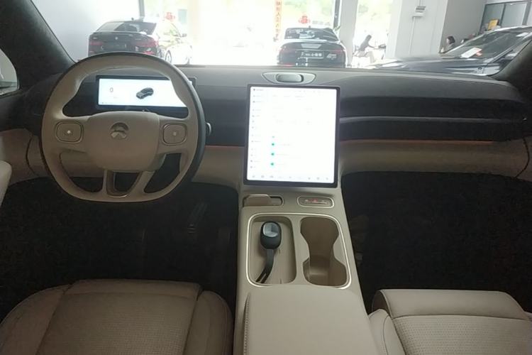 Used Nio ES6 2024 75 kWh Center Console