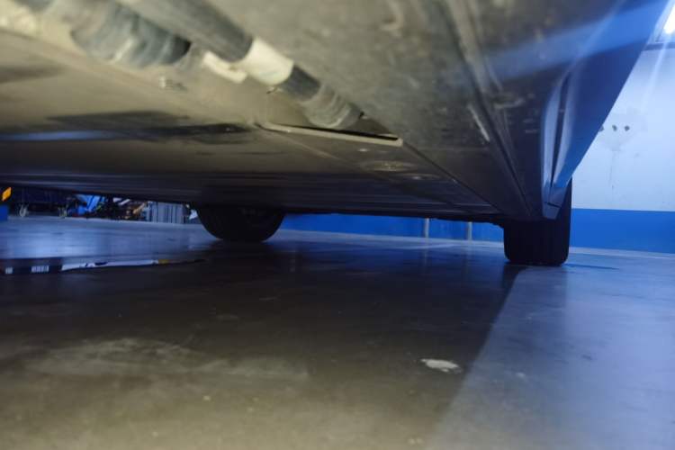 Used Nio ES6 2024 75 kWh Chassis Front Left