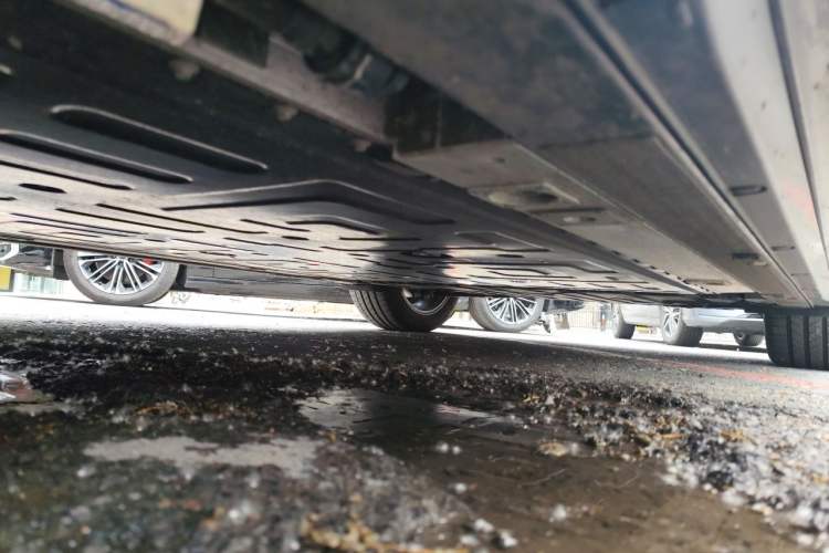 Used Nio ES6 2024 75 kWh Chassis Front Left