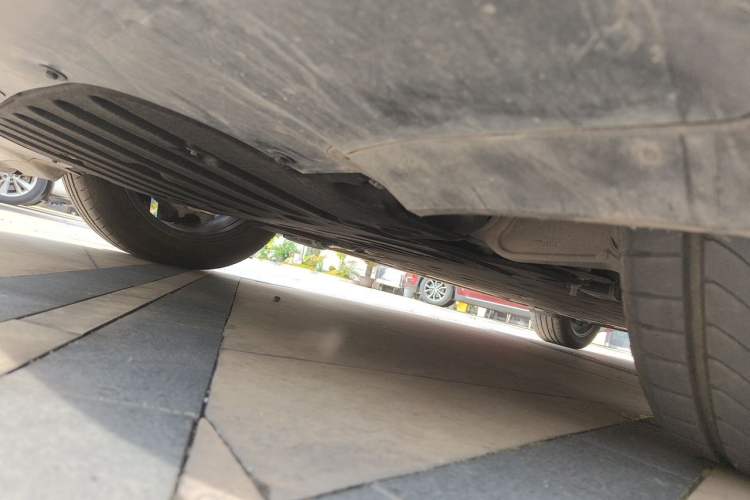 Used Nio ES6 2024 75 kWh Chassis Front Left