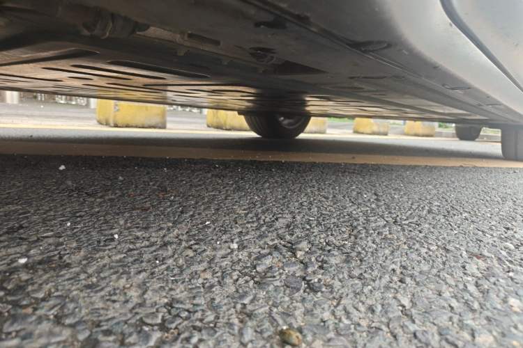 Used Nio ES6 2024 75 kWh Chassis Front Left