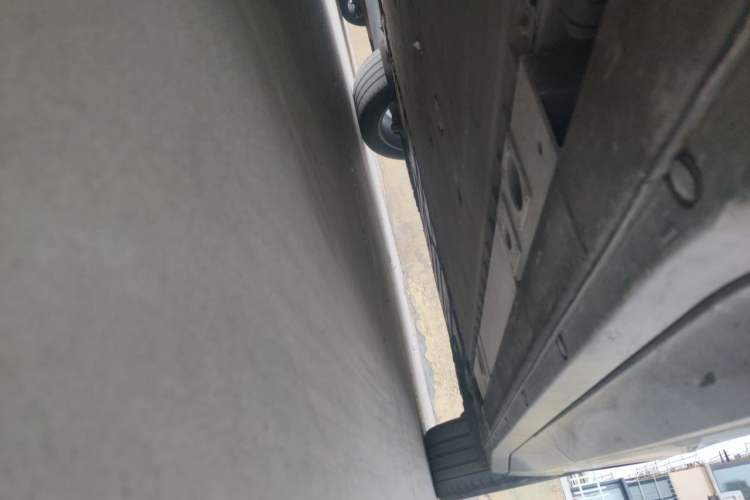 Used Nio ES6 2024 75 kWh Chassis Front Left