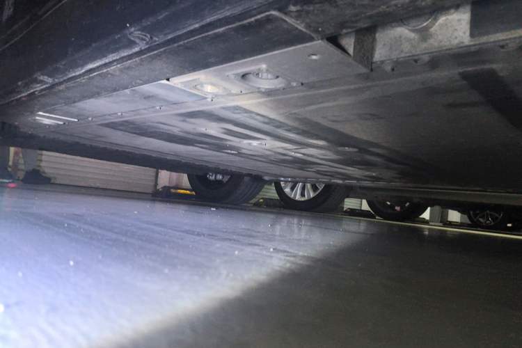 Used Nio ES6 2024 75 kWh Chassis Front Right