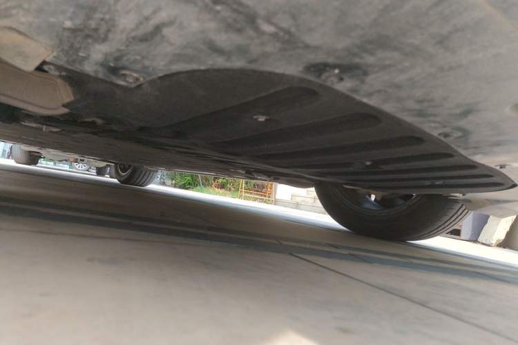 Used Nio ES6 2024 75 kWh Chassis Front Right