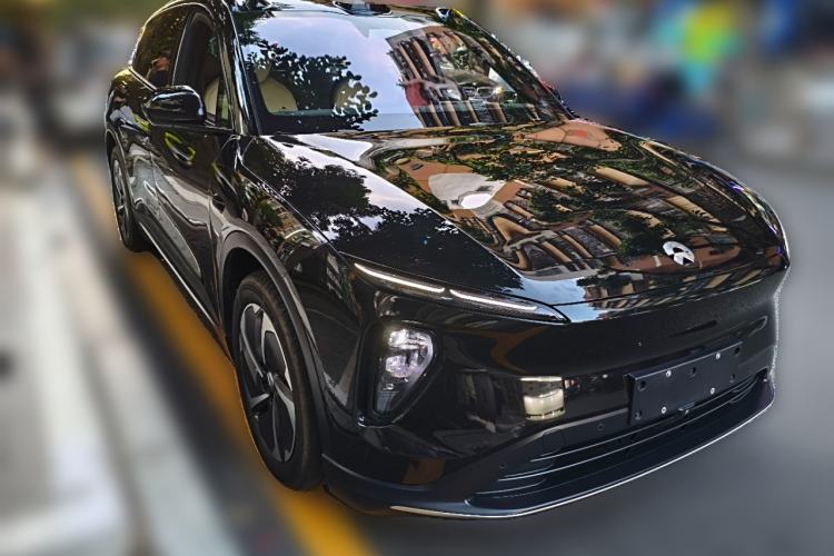 Used Nio ES6 2024 75 kWh Front Right 45 Deg