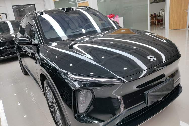 Used Nio ES6 2024 75 kWh Front Right 45 Deg