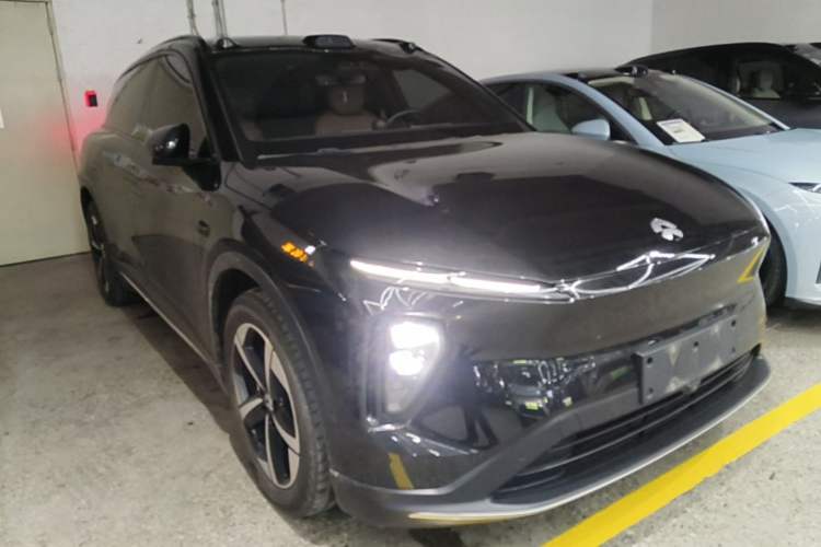 Used Nio ES6 2024 75 kWh Front Right 45 Deg