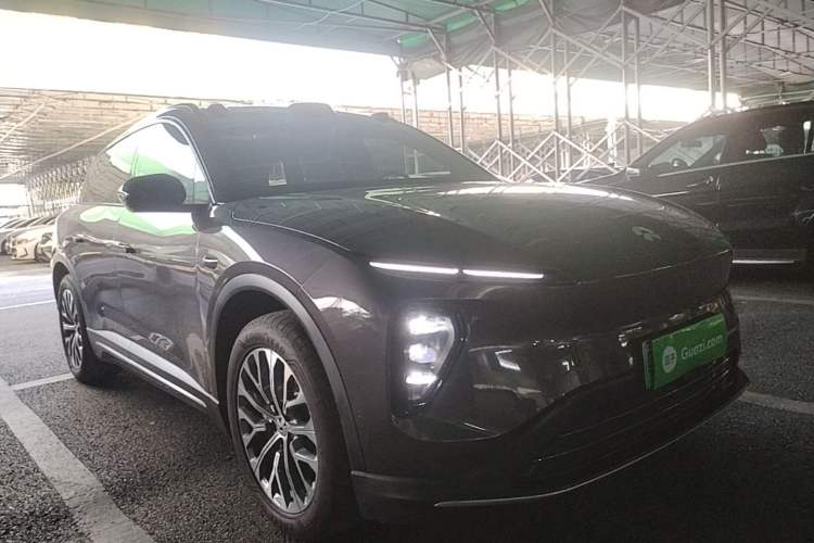 Used Nio ES6 2024 75 kWh Front Right 45 Deg