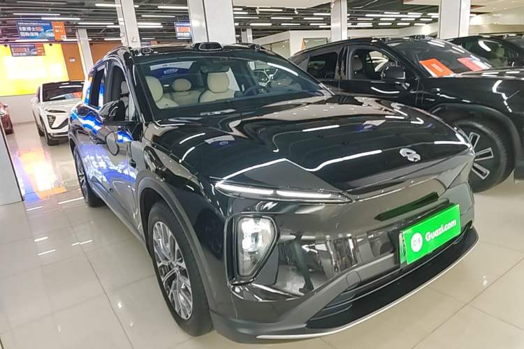 Used Nio ES6 2024 75 kWh Front Right 45 Deg