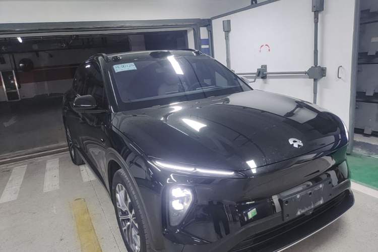Used Nio ES6 2024 75 kWh Front Right 45 Deg