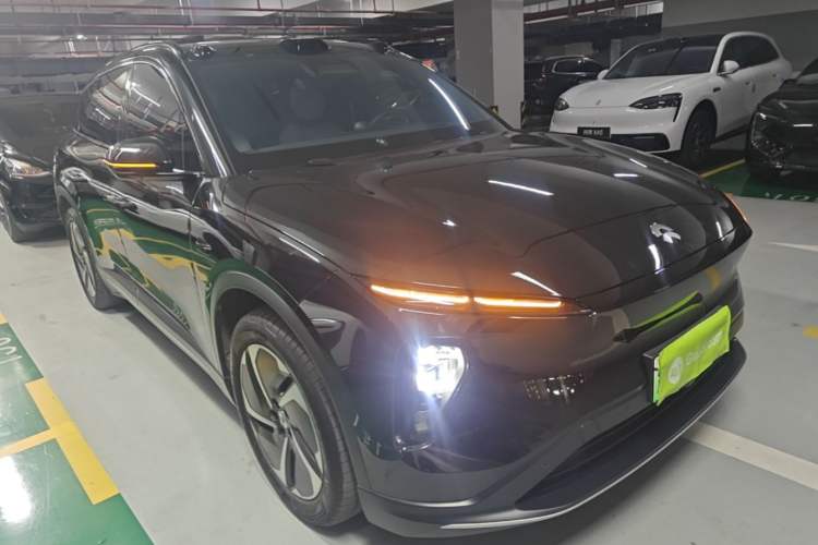 Used Nio ES6 2024 75 kWh Front Right 45 Deg