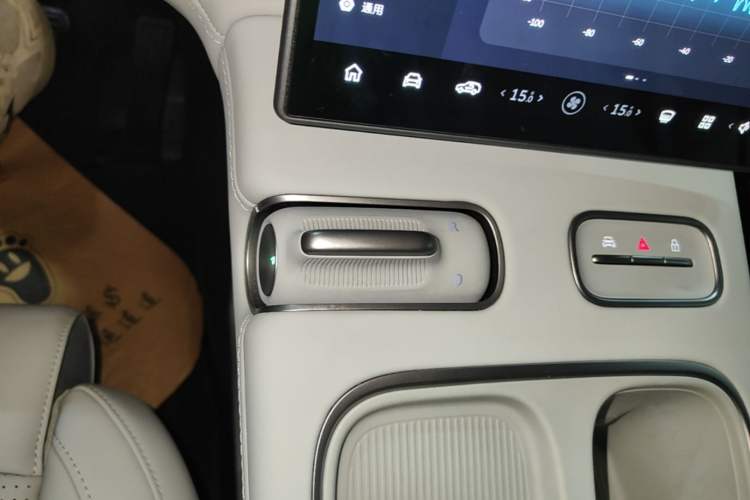 Used Nio ES6 2024 75 kWh Gear Lever