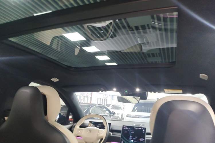 Used Nio ES6 2024 75 kWh Headliner