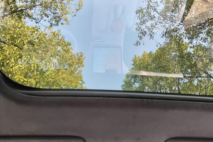 Used Nio ES6 2024 75 kWh Headliner