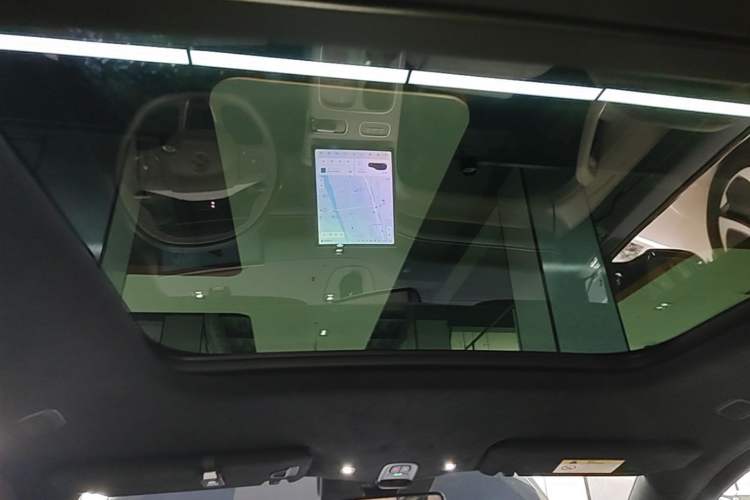Used Nio ES6 2024 75 kWh Headliner