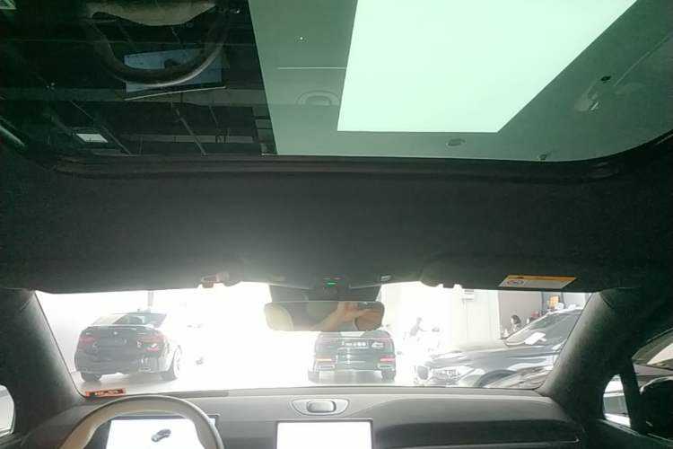 Used Nio ES6 2024 75 kWh Headliner