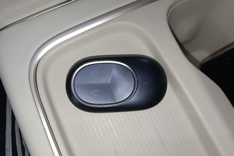 Used Nio ES6 2024 75 kWh Interior 1