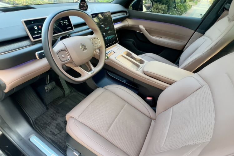 Used Nio ES6 2024 75 kWh Interior 1