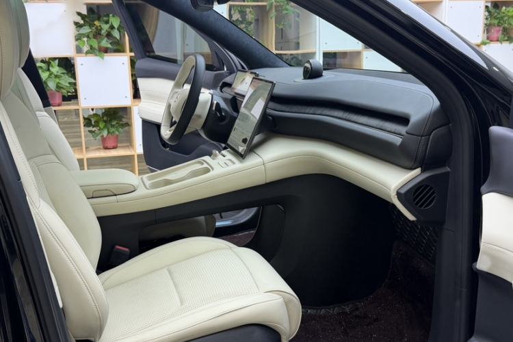 Used Nio ES6 2024 75 kWh Interior 10