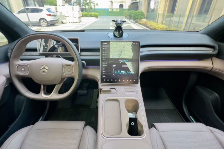 Used Nio ES6 2024 75 kWh Interior 10