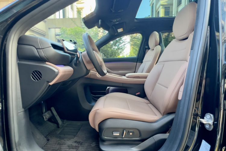 Used Nio ES6 2024 75 kWh Interior 12