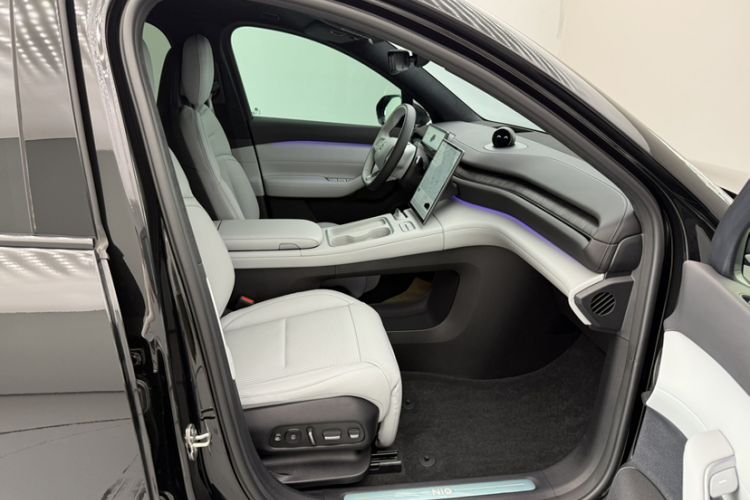 Used Nio ES6 2024 75 kWh Interior 2