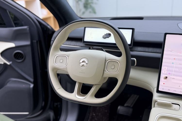 Used Nio ES6 2024 75 kWh Interior 2
