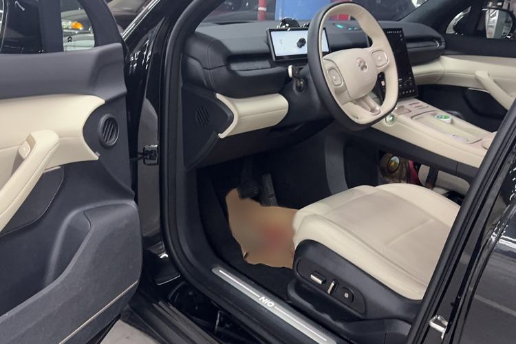 Used Nio ES6 2024 75 kWh Interior 2
